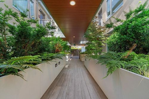 203-1331 Marine Dr, West Vancouver, BC, V7T1B6 | Card Image