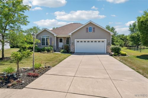 182 Cardinal Ln, Grand Island, NY, 14072-1988 | Card Image