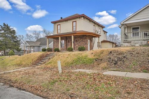 559 Prospect St, Leavenworth, KS, 66048-3392 | Card Image