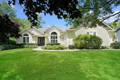 N108W15384 Bel Aire Lane, Germantown, WI, 53022 | Card Image