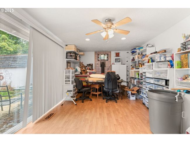 270 Se Robin Way, House other with 3 bedrooms, 2 bathrooms and 2 parking in Gresham OR | Image 13