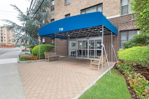 7f-119 E Hartsdale Ave, Hartsdale, NY, 10530-3274 | Card Image