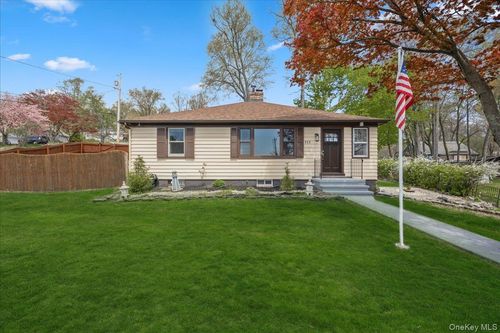 532 Shore Dr, New Windsor, NY, 12553-5416 | Card Image
