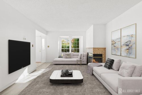 84 Goodwin Dr, North Brunswick, NJ, 08902-4272 | Card Image