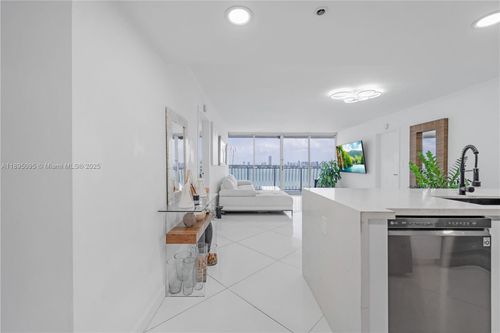 apt-819-7601 E Treasure Dr, North Bay Village, FL, 33141-4361 | Card Image