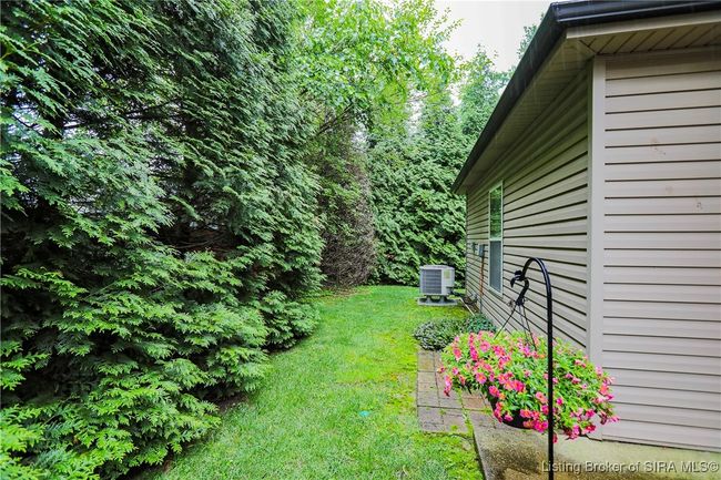 Back yard is gated | Image 31