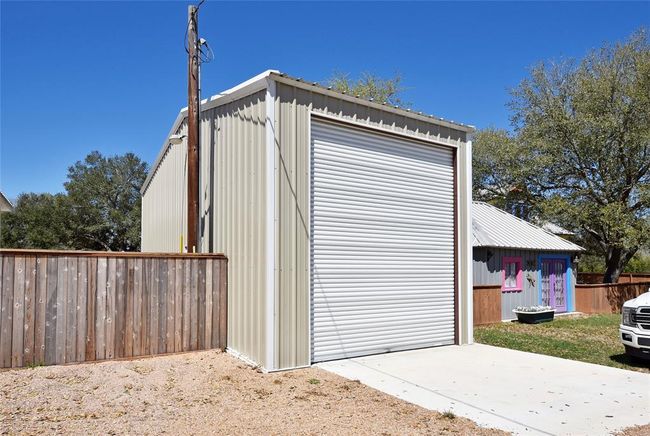 This is a view of the RV garage from the street. | Image 27
