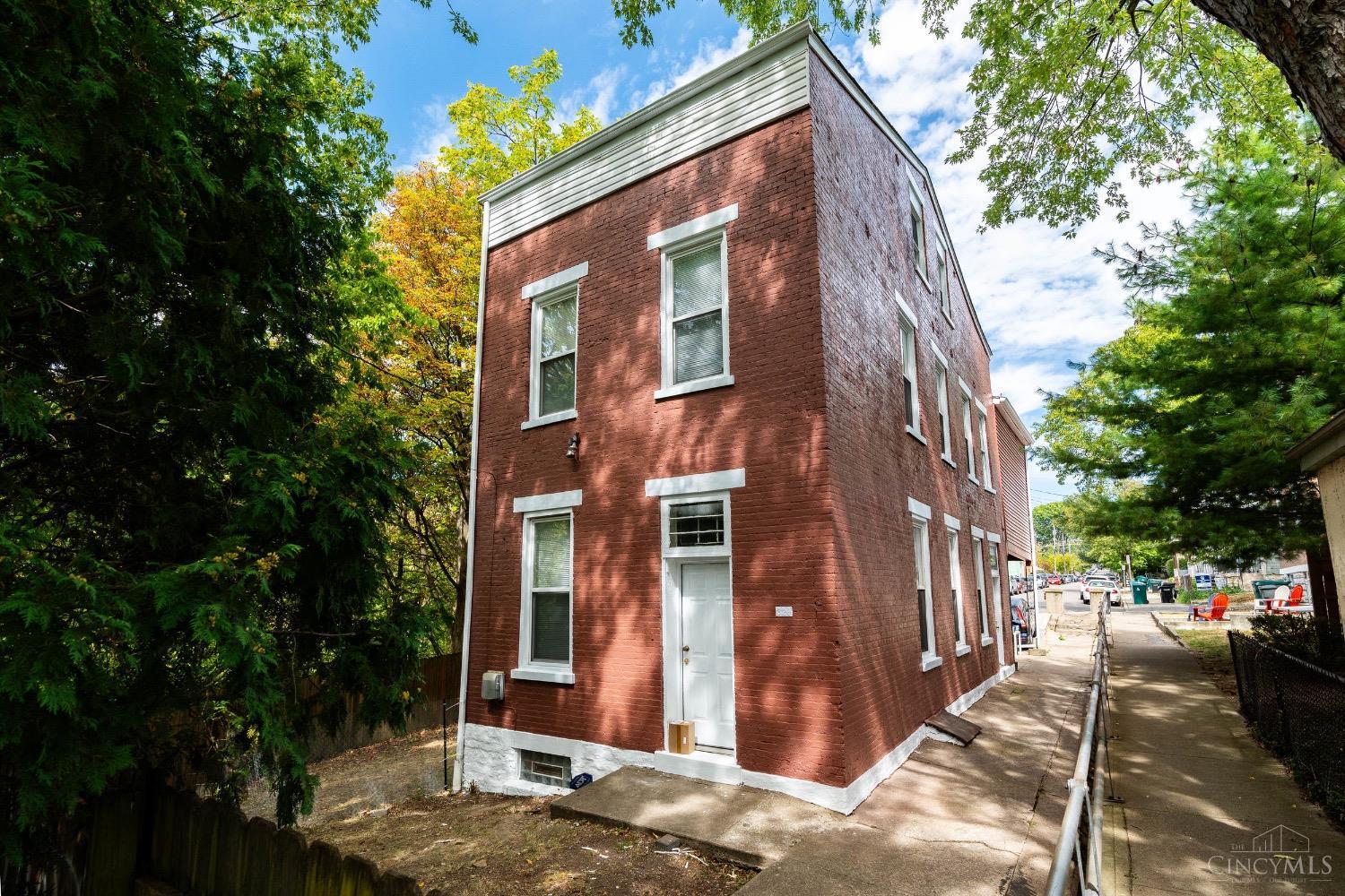 Emming St, Cincinnati, OH 45219