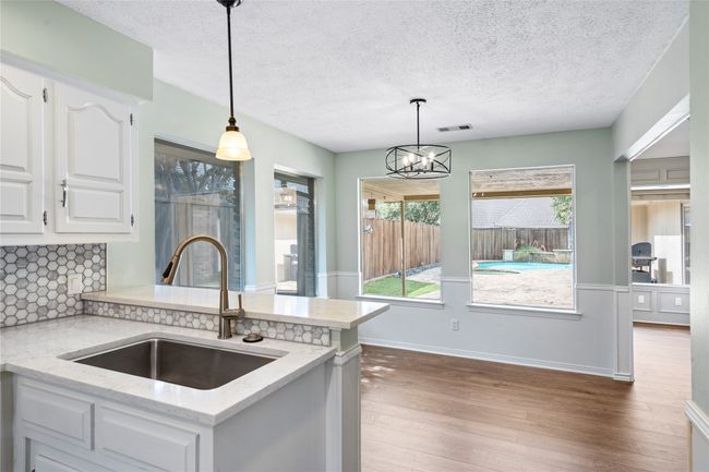 6910 Flintcove Dr, House other with 4 bedrooms, 3 bathrooms and null parking in Dallas TX | Image 14