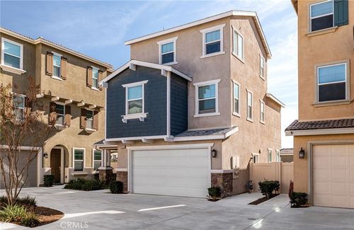 7404 Hawkeye Ridge Rd, Jurupa Valley, CA, 92509-1222 | Card Image