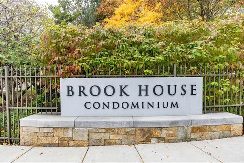 apt-409-99 Pond Ave, Brookline, MA, 02445-7117 | Card Image