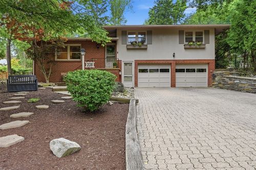 228 Hillock Ln, Pleasant Hills, PA, 15236-4206 | Card Image