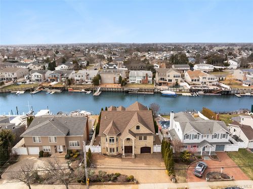 2904 Riverside Dr, Wantagh, NY, 11793-4639 | Card Image