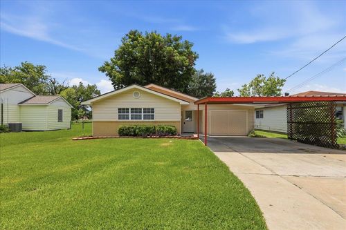 2524 Avenue B, Nederland, TX, 77627-6027 | Card Image