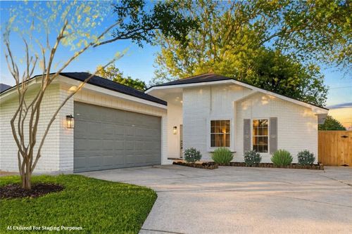 207 Surrey Dr, La Place, LA, 70068-5220 | Card Image
