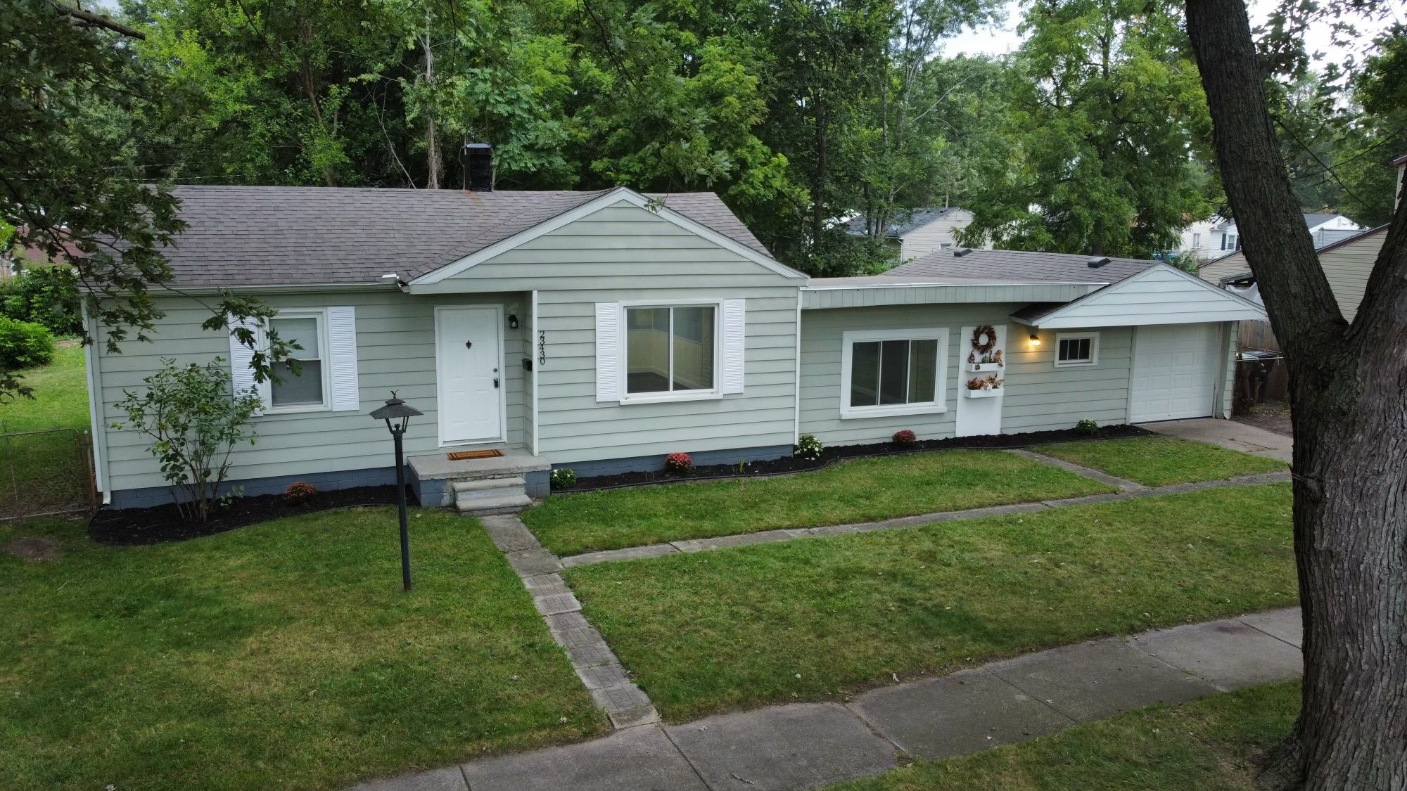 Champaign St, Taylor, MI 48180