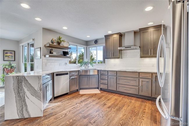 Quartz and Stainless Steel appliances | Image 9