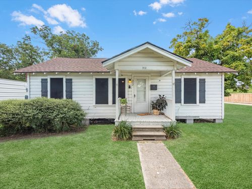 312 N Magnolia St, Highlands, TX, 77562-2560 | Card Image