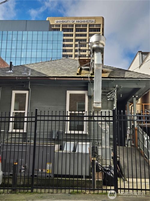 a-4332 University Way Ne, Seattle, WA, 98105 | Card Image