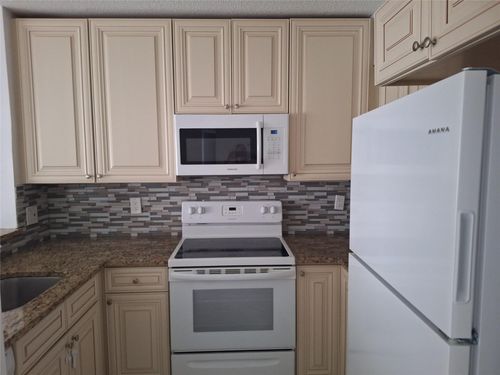 apt-103-501 Se 8th St, Deerfield Beach, FL, 33441-5528 | Card Image
