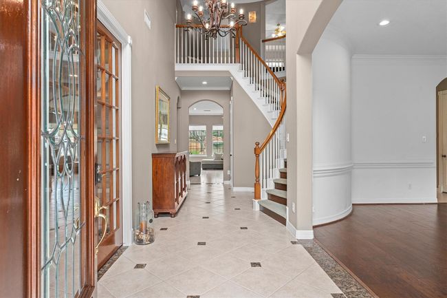 Grand entry, Spiral staircase | Image 7