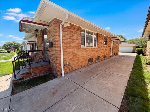 13606 Carpenter Rd, Cleveland, OH, 44125-5124 | Card Image