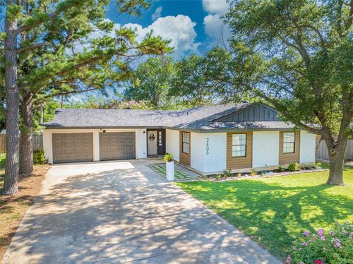 2405 Sha Ln, Breckenridge, TX, 76424-1918 | Card Image