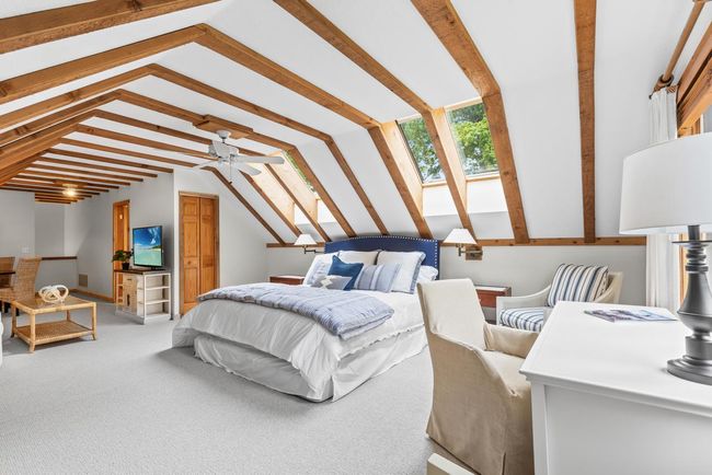 Upper-Level Junior Suite | Image 20