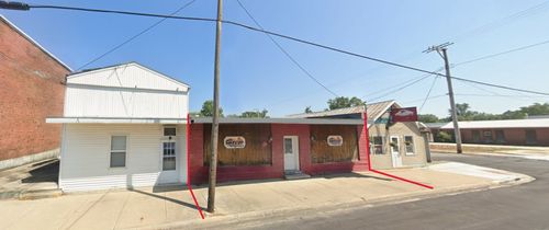 137 S Main St, Clay City, IL, 62824-1179 | Card Image