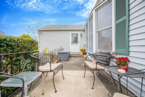 305 Terry Rd, Smithtown, NY, 11787-5507 | Card Image