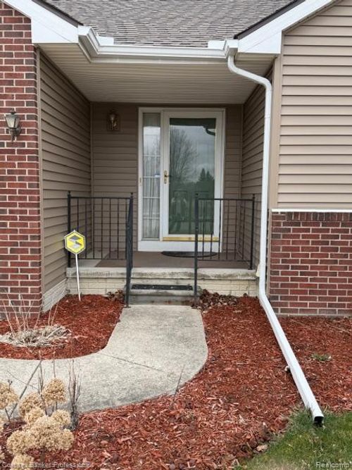 8486 Oak Cliff Blvd, Davison, MI, 48423-2138 | Card Image