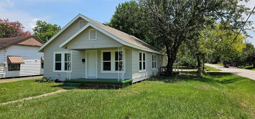 215 San Jacinto St, Highlands, TX, 77562-3761 | Card Image