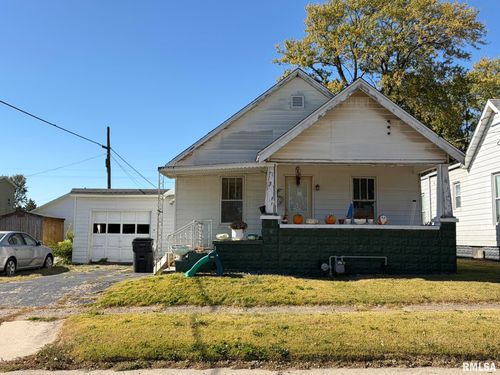 210 N 5th Ave, Canton, IL, 61520-2001 | Card Image