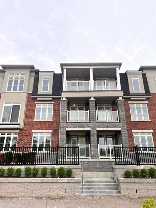 204-2540 William Jackson Dr, Pickering, ON, L1X0E4 | Card Image