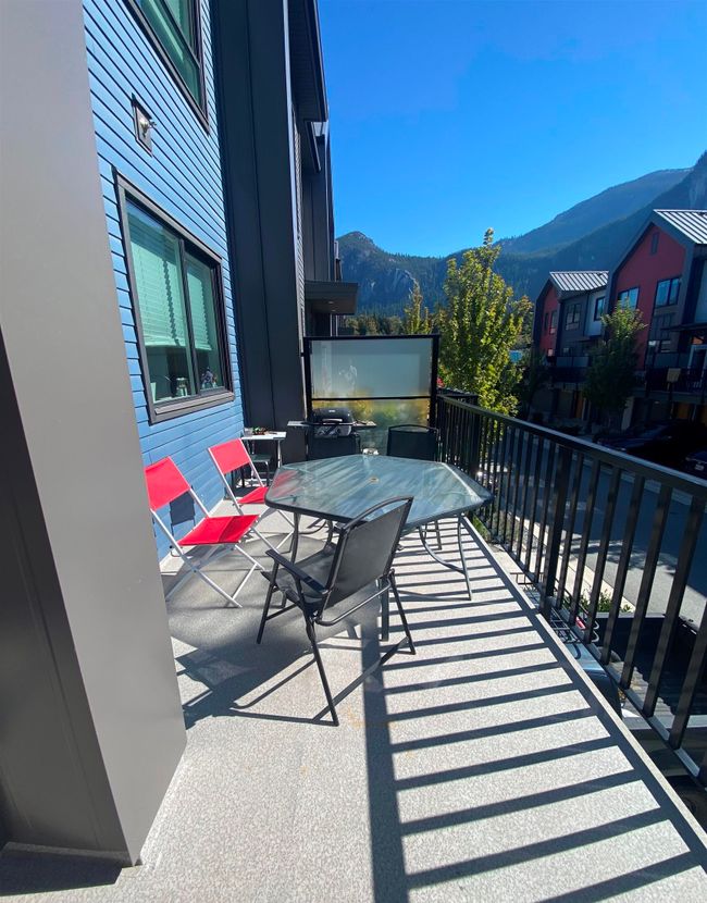 1351 Valleyside Place, Townhouse with 4 bedrooms, 3 bathrooms and 4 parking in Squamish BC | Image 16