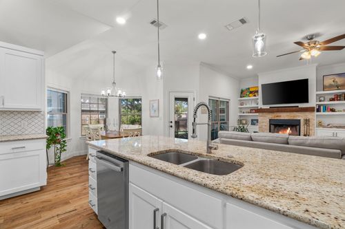 949 Avagail Ave, Springtown, TX, 76082-2333 | Card Image