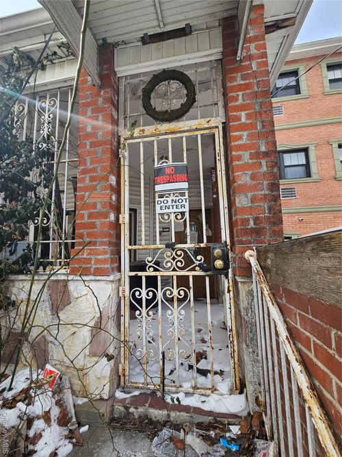 196 Fountain Ave, Brooklyn, NY, 11208-2514 | Card Image