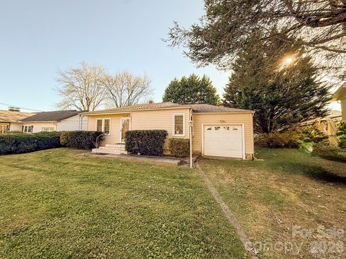 331 Probart St, Brevard, NC, 28712-3694 | Card Image