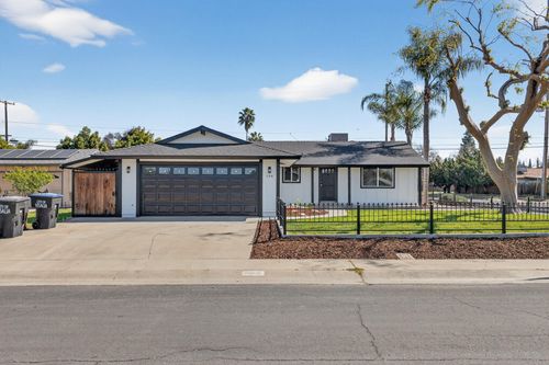 104 N Crumal St, Visalia, CA, 93292-7009 | Card Image