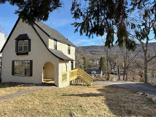 240 Mountain View Ave, Bluefield, WV, 24701-4116 | Card Image