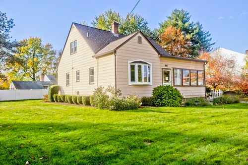 68 7th Ave, Chicopee, MA, 01020-2320 | Card Image