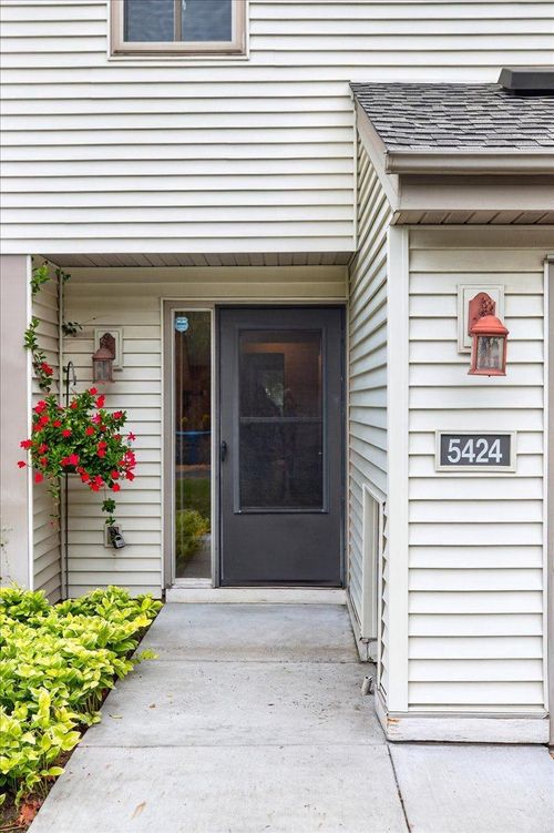 5424 Sanibel Drive, Minnetonka, MN, 55343 | Card Image
