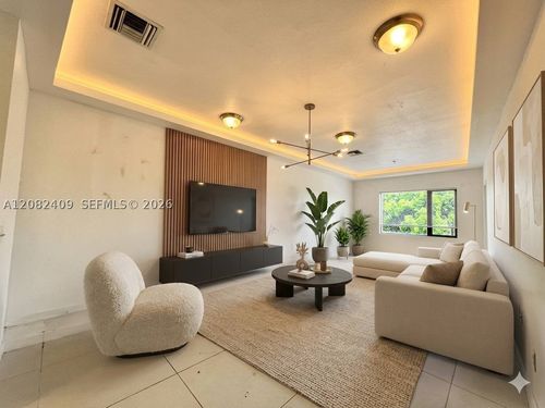 206-440 E 27th St, Hialeah, FL, 33013-3629 | Card Image
