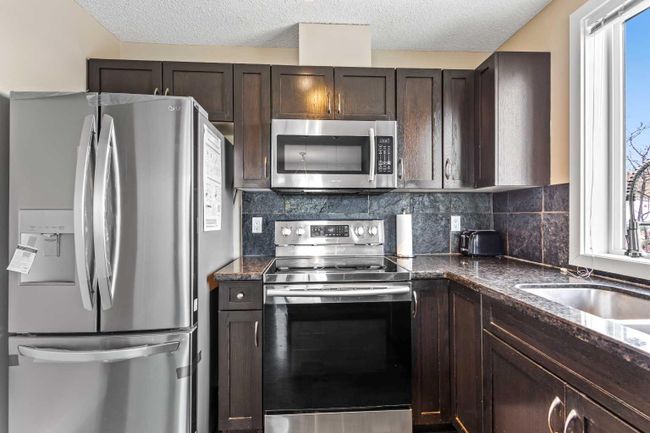 8 - 122 Village Heights Sw, Home with 2 bedrooms, 1 bathrooms and 2 parking in Calgary AB | Image 6