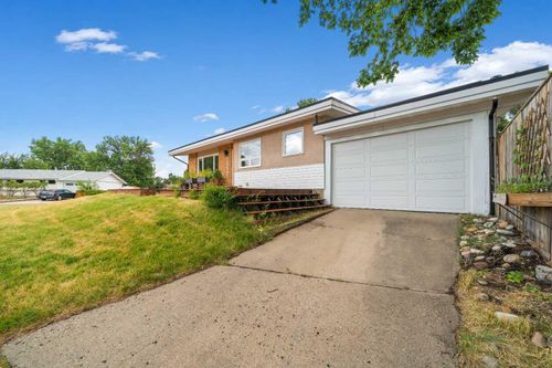 1002 13 St Ne, Medicine Hat, AB, T1A5V6 | Card Image