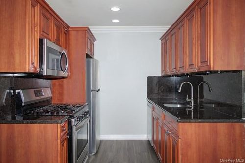 apt-p01-1750 W Main St, Riverhead, NY, 11901-3164 | Card Image
