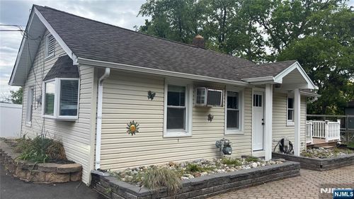 165 Lower Notch Rd, Little Falls, NJ, 07424-1801 | Card Image