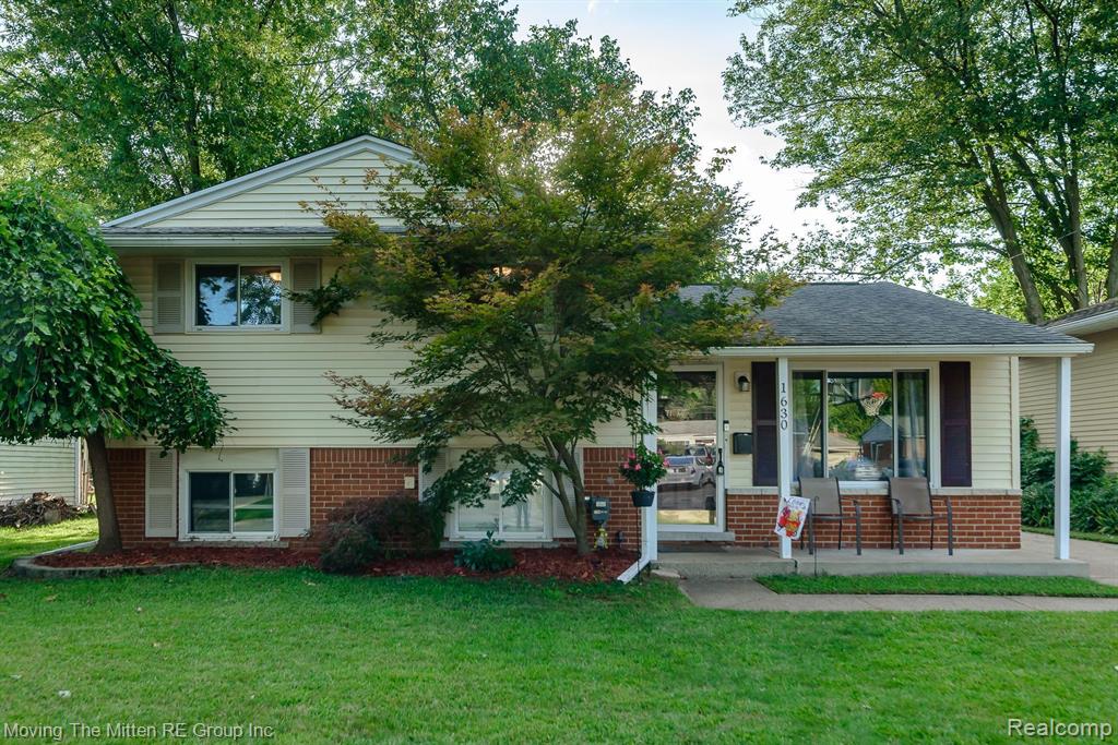 Berry St, Westland, MI 48186