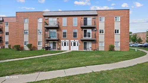 135-135 W Elk Trl, Carol Stream, IL, 60188-9352 | Card Image