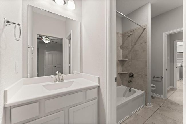 Hollywood bathroom | Image 28